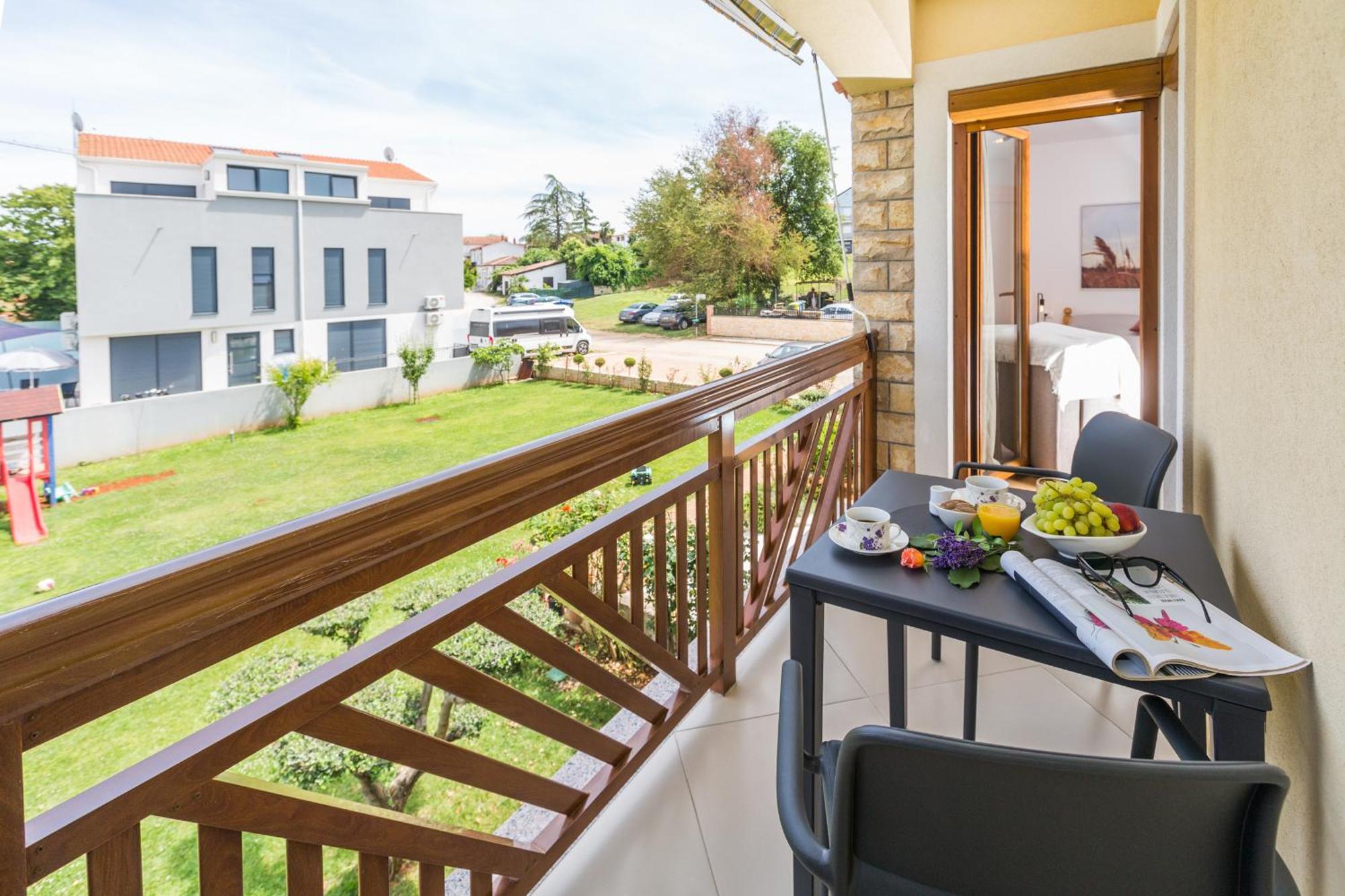 Apartments Bellissima Funtana Eksteriør billede