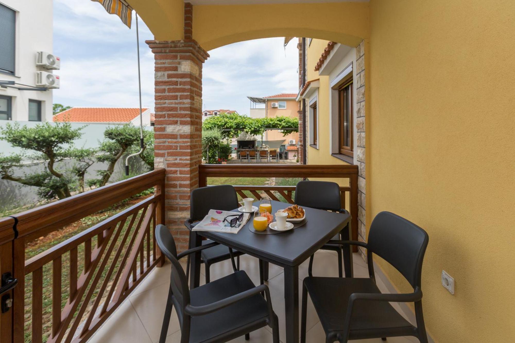Apartments Bellissima Funtana Eksteriør billede